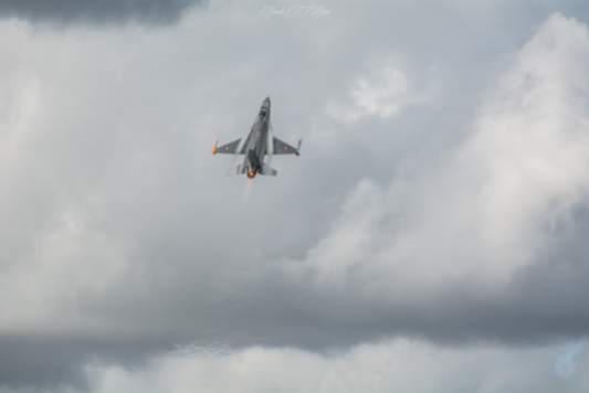 F-16 w. Vortex